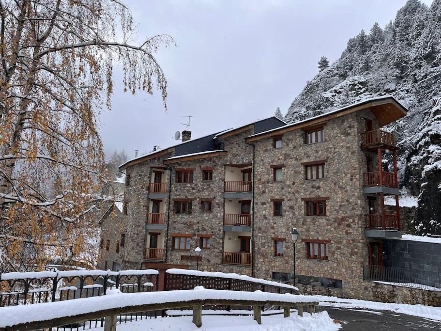 R Valle De Incles-Grandvalira Free Parking กานีโญ ภายนอก รูปภาพ